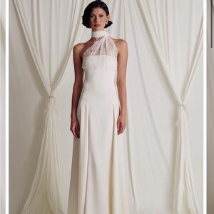 Somebódee Elegant Cream Halter Neck Dress